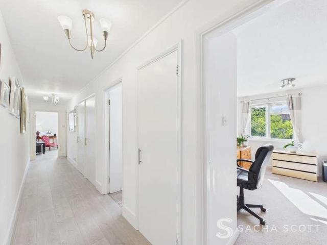 Flat for sale in Greater London
