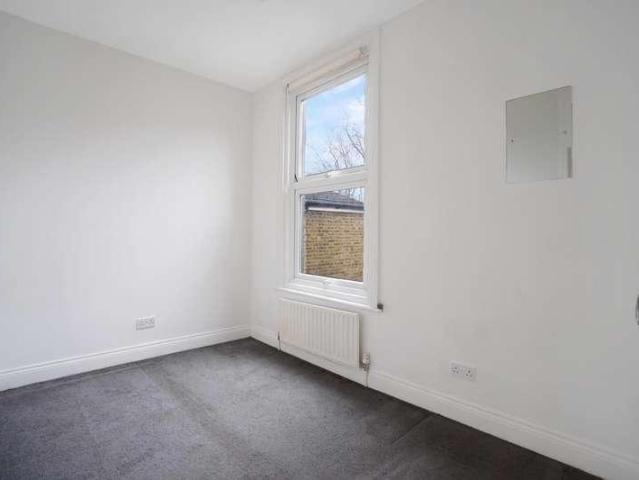 Flat for sale in West Norwood, Greater London