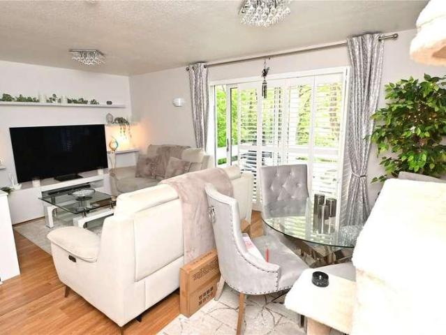 Flat for sale in Wake Green, West Midlands