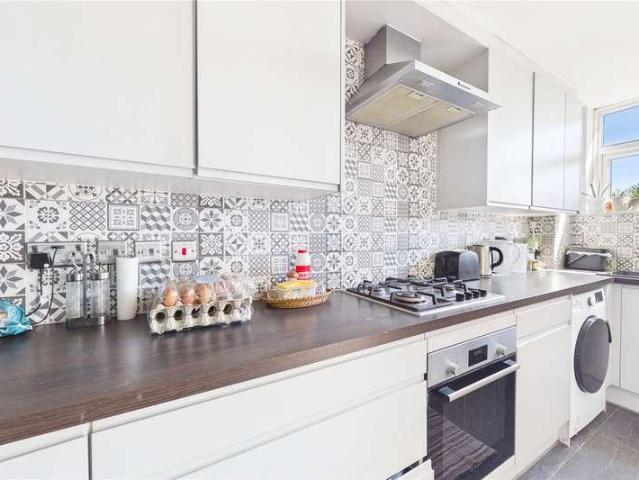 Flat for sale in London Borough of Ealing, Hanwell