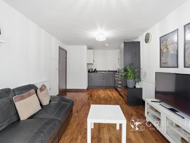 Flat for sale in Grays, Essex