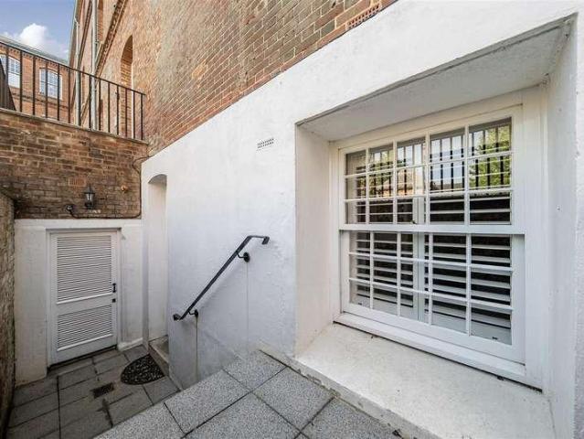 Flat for sale in Hampshire