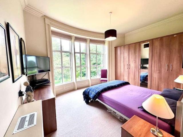 Flat for sale in Huddersfield, West Yorkshire