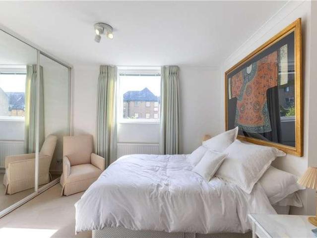 Flat for sale in St. George in the East, Wapping
