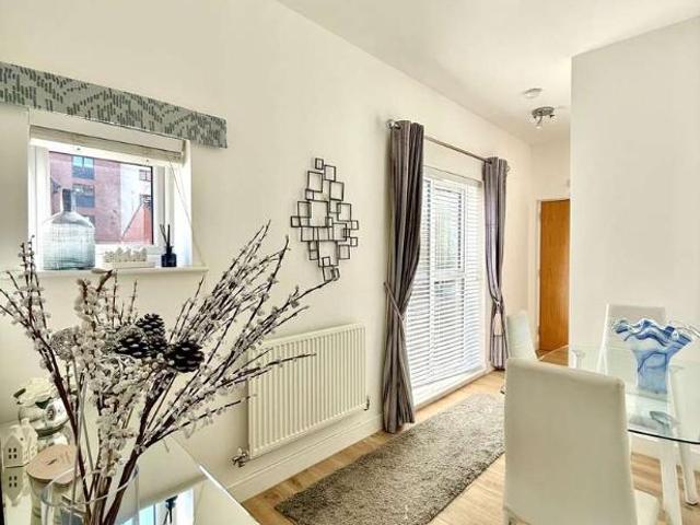 Flat for sale in Newport, Victoria