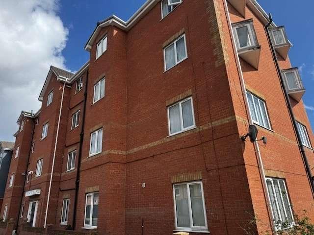 Flat for sale in Calderstones