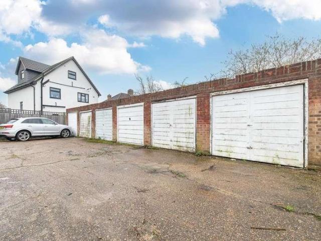 Flat for sale in Sidcup, Falconwood