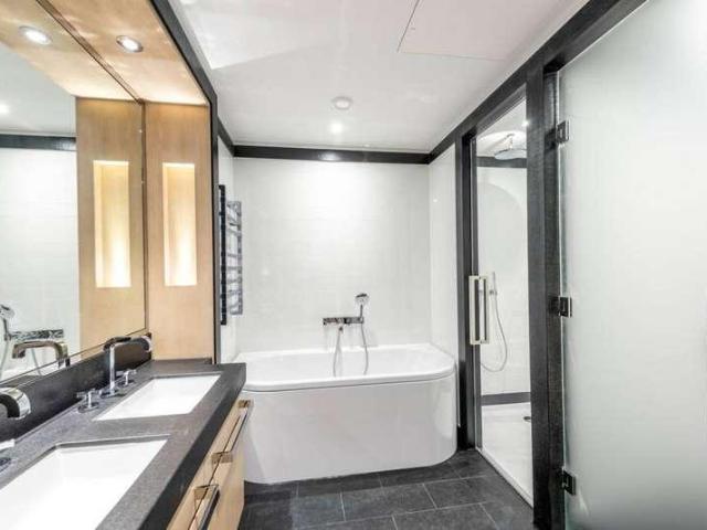 Flat for sale in Nine Elms, Greater London