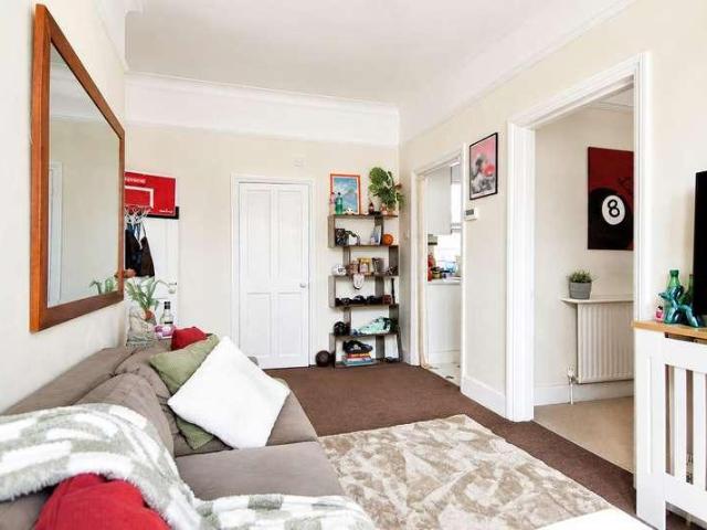 Flat for sale in London Borough of Hounslow, Greater London