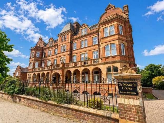 Flat for sale in Oxenden, The Bridge
