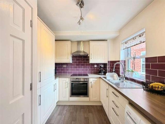 Flat for sale in Ladyes Hills, Warwick