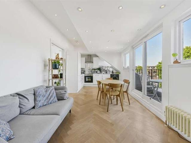 Flat for sale in Belsize Park, Greater London