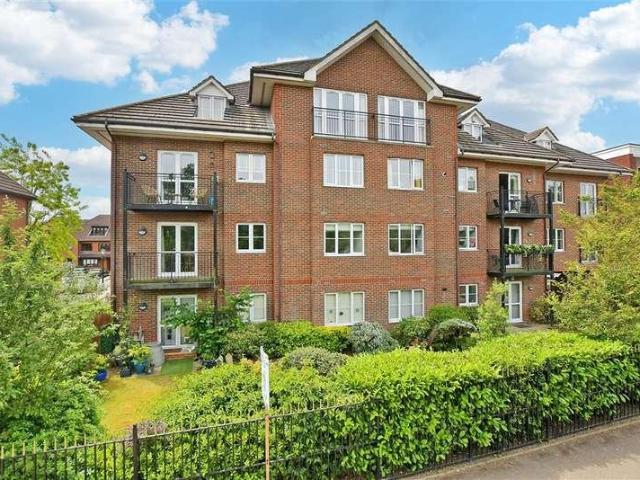Flat for sale in Chingford, Greater London