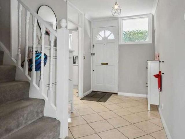 Flat for sale in London Borough of Hounslow, Strand