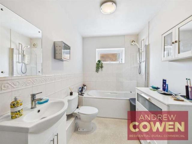 Flat for sale in South Cliff, Kepwick