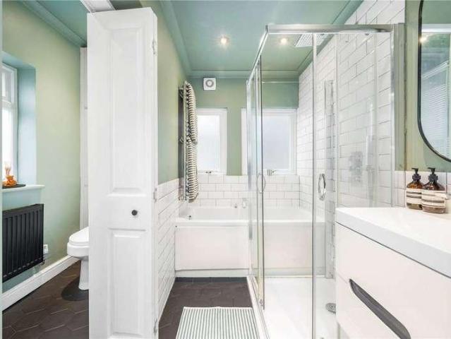 Flat for sale in East Dulwich, Greater London