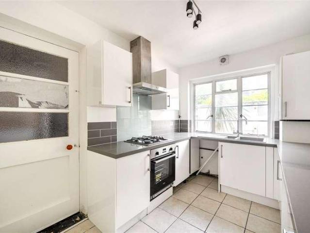 Flat for sale in Surbiton, Greater London