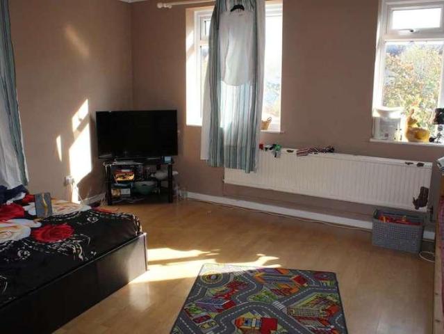Flat for sale in Thatcham, West Berkshire