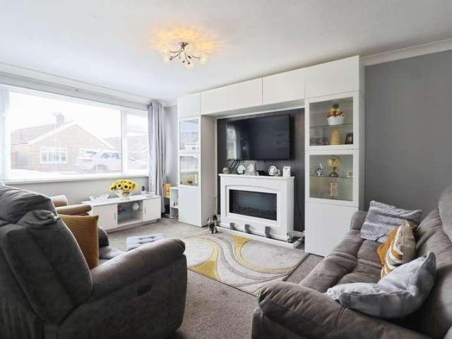 Flat for sale in Sully, Wales