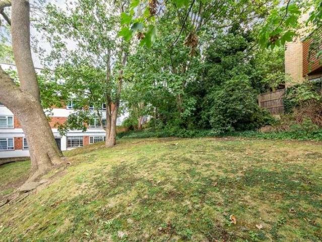 Flat for sale in East Dulwich, Greater London