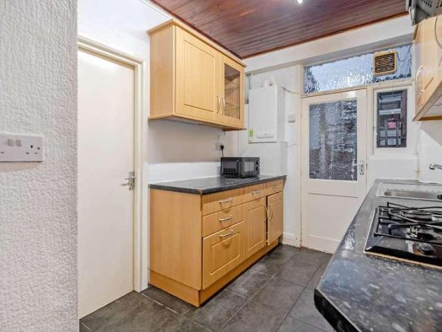 Flat for sale in London Borough of Merton, Mitcham