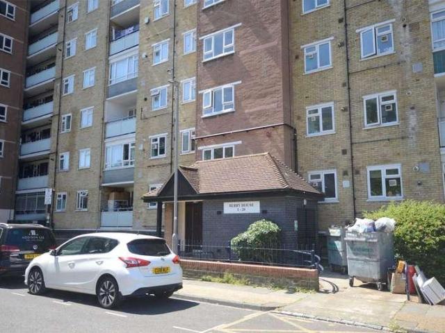 Flat for sale in Clapham Junction, Greater London
