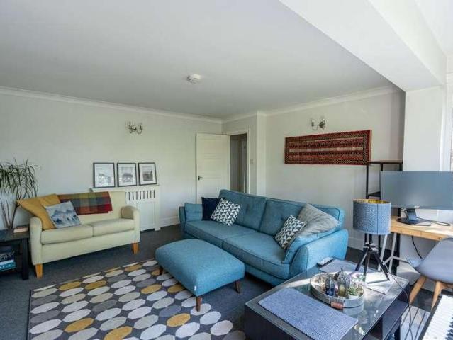 Flat for sale in Red Hill, Surrey