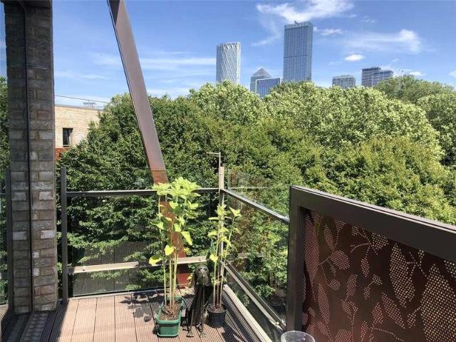 Flat for sale in Rotherhithe, Greater London