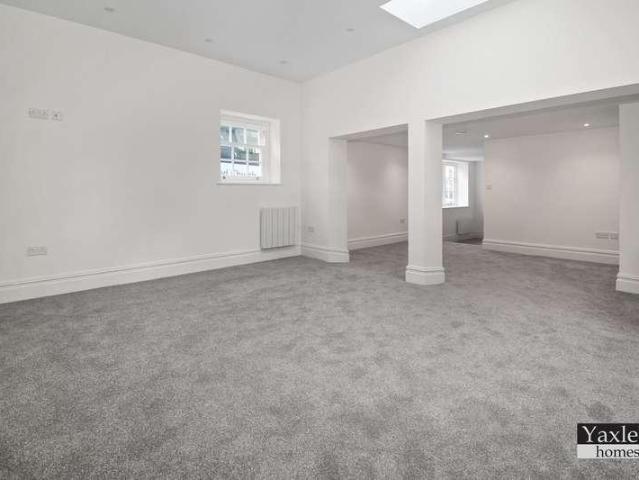 Flat for sale in Chipping Hill, Essex