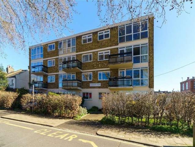 Flat for sale in London Borough of Wandsworth, Greater London