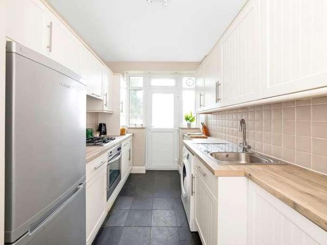 Flat for sale in West Norwood, Greater London