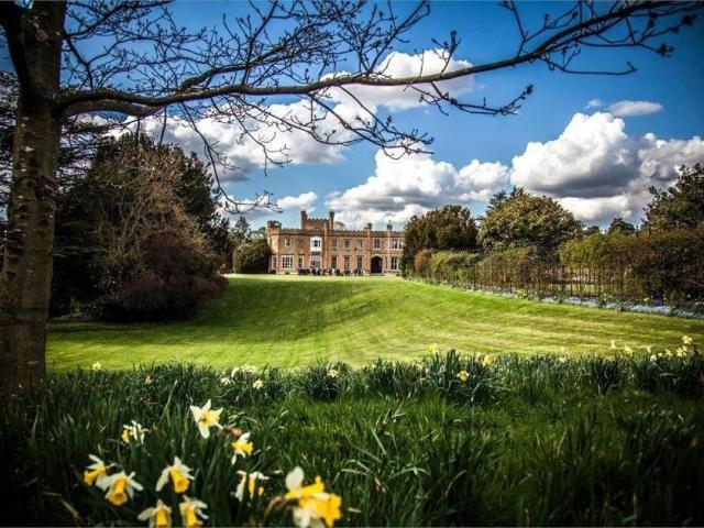 Flat for sale in Worcester Park, Greater London