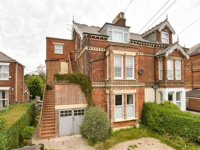Flat for sale in Middle Deal, Ash