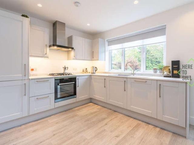 Flat for sale in Friern Barnet, Greater London