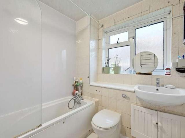 Flat for sale in Harrow Weald, Greater London
