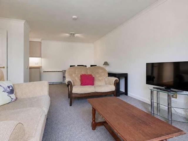 Flat for sale in Arbury, Cambridgeshire