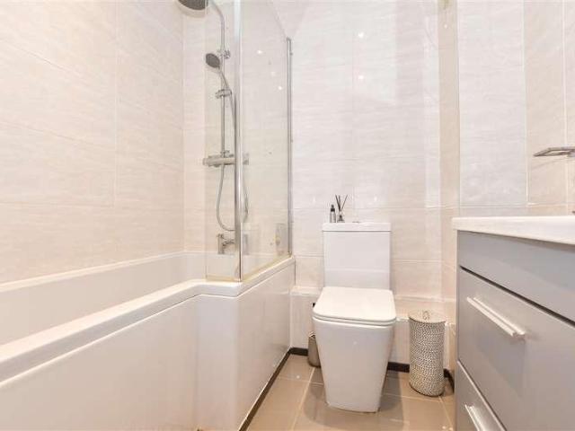 Flat for sale in Ash, Kent