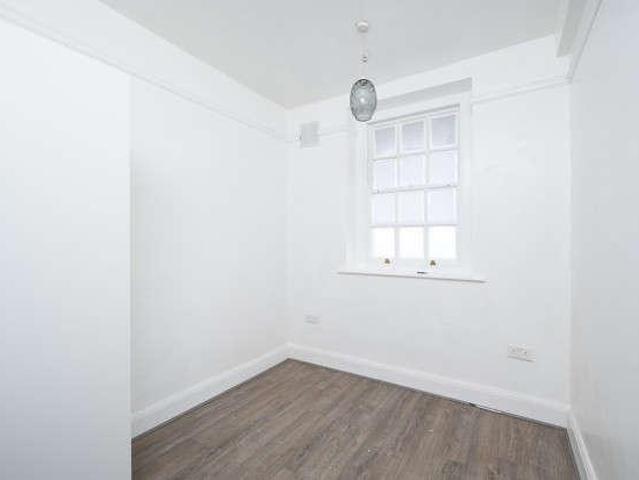 Flat for sale in Holloway, Lower Holloway