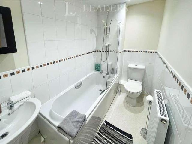 Flat for sale in Worcester, St Peters