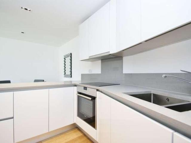 Flat for sale in London Borough of Ealing, Greater London