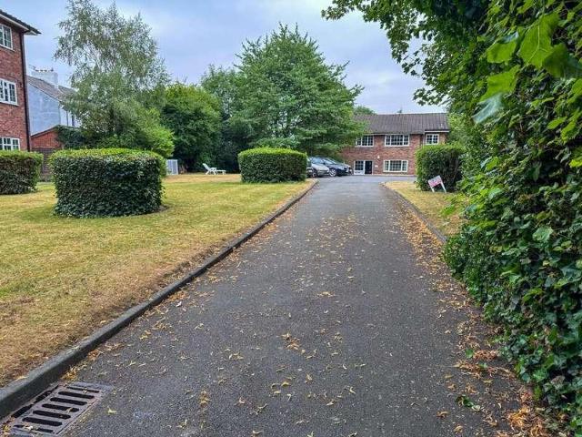 Flat for sale in Heaton Norris, Greater Manchester