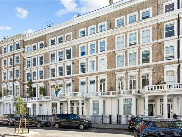 Flat for sale in Royal Borough of Kensington and Chelsea, Greater London