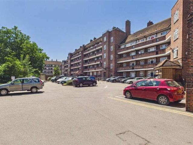 Flat for sale in Streatham Hill, Greater London
