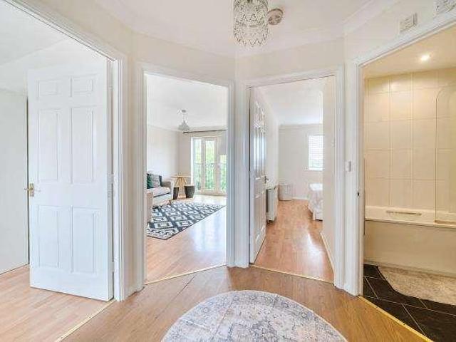 Flat for sale in Thatcham, West Berkshire