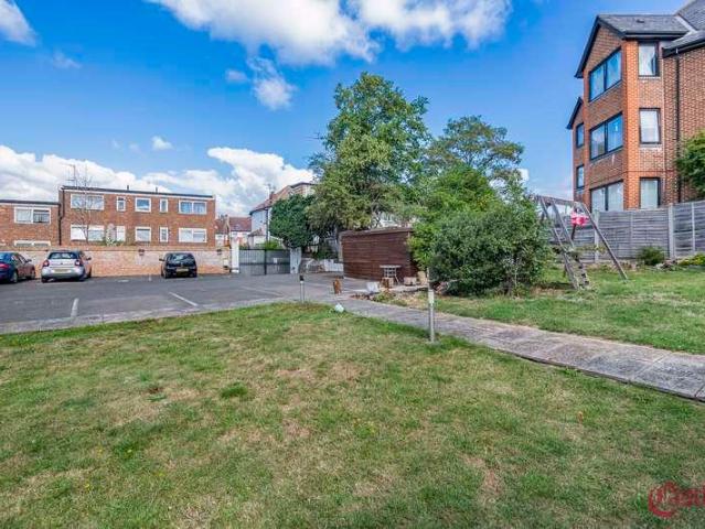 Flat for sale in Hornsey, Greater London