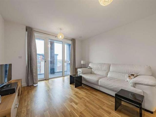 Flat for sale in Slough