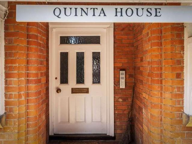 Flat for sale in Broadwater Down, Sandown Park
