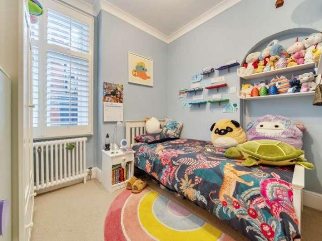 Flat for sale in Southlea, Datchet