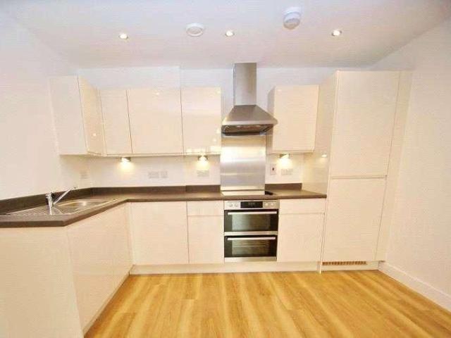 Flat for sale in Romford, Rush Green