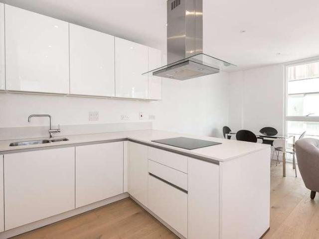 Flat for sale in Kentish Town, Greater London